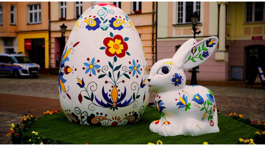 Kaszubska pisanka zdobi wejherowski rynek