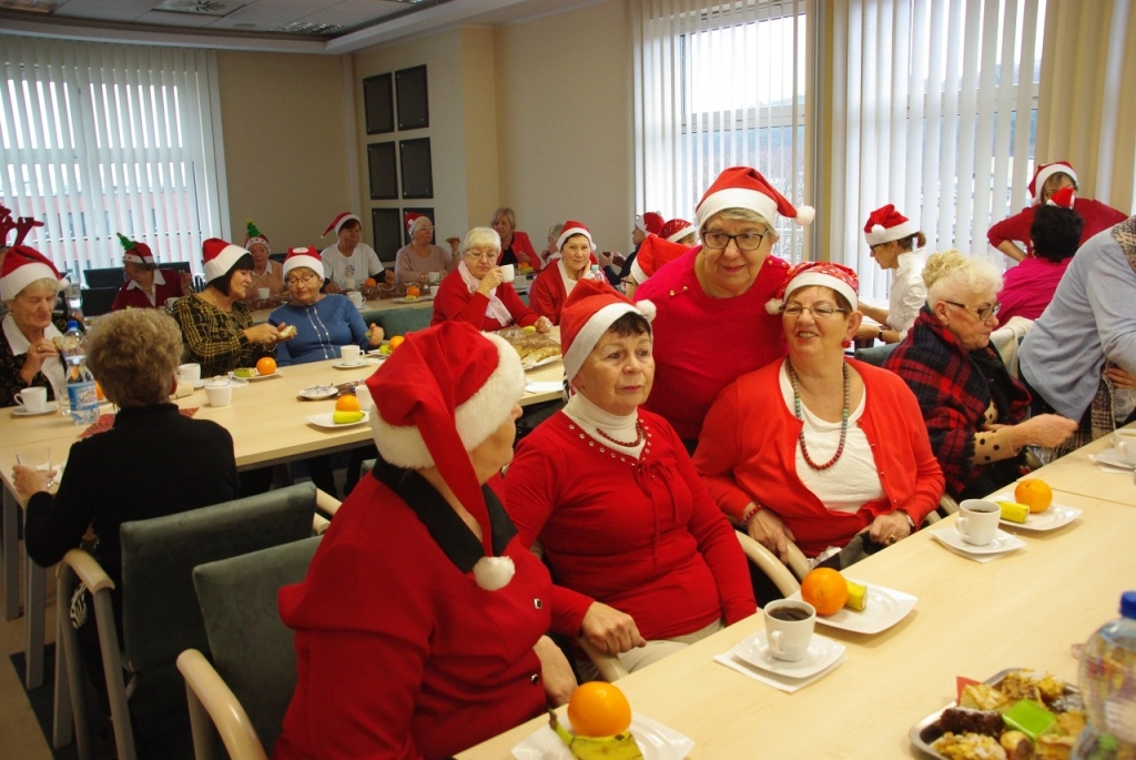 Parada Mikołajkowa turystów-seniorów SWUTW