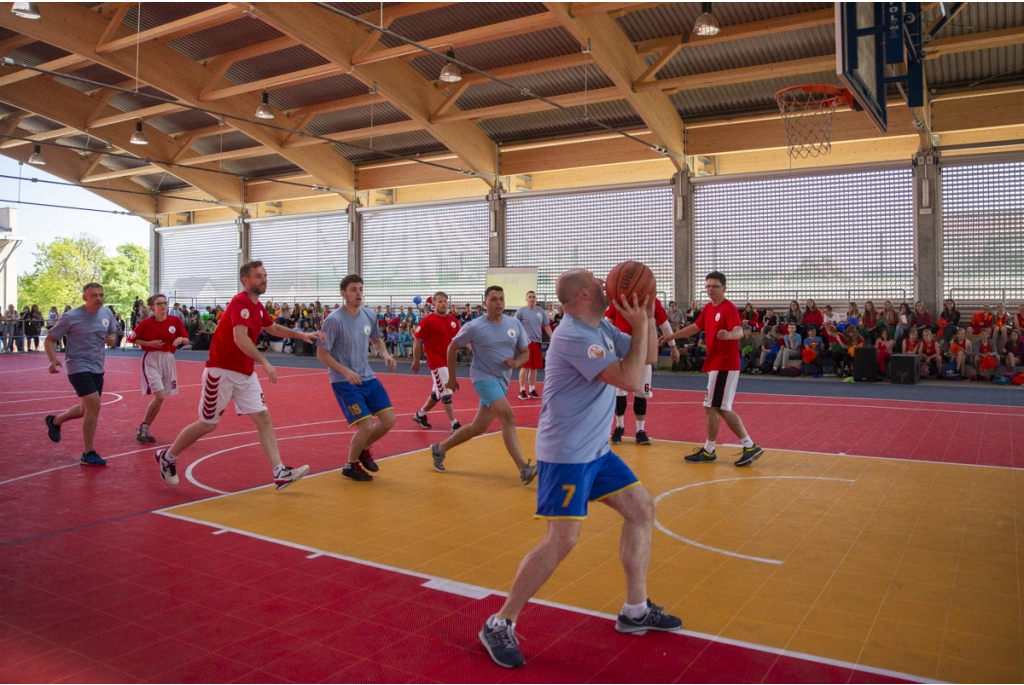 Charytatywny mecz koszykówki „Szkolne Dni Integracji”