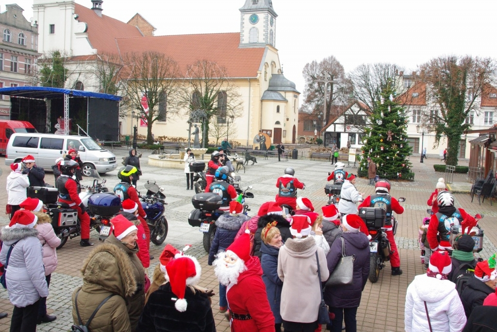 Parada Mikołajkowa turystów-seniorów SWUTW