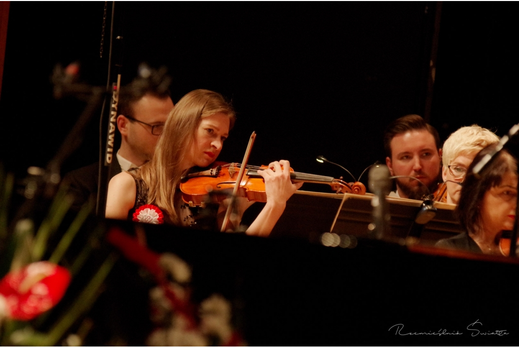 Koncert na 100-lecie fot. Rzemieślnik Światła - Fotografia