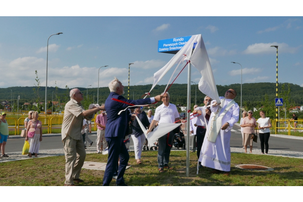 Odsłonięcie nazwy nowego ronda na Śmiechowie