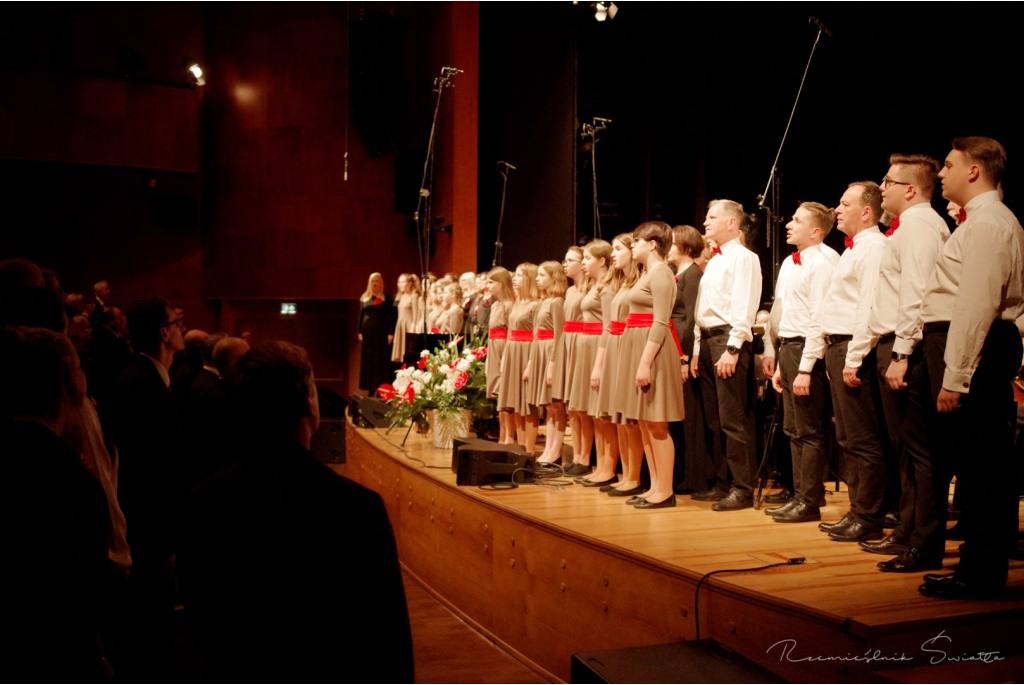 Koncert na 100-lecie fot. Rzemieślnik Światła - Fotografia