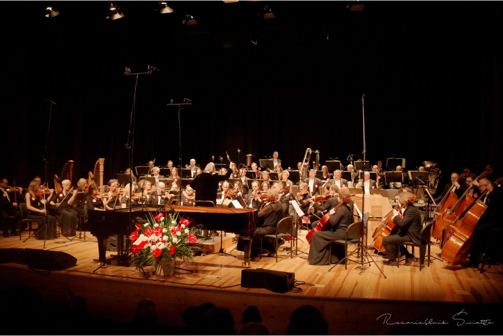 Koncert na 100-lecie fot. Rzemieślnik Światła - Fotografia