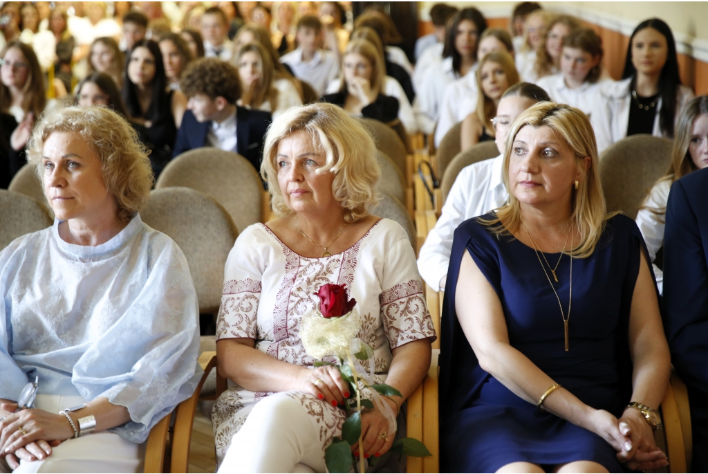 pożegnanie absolwentów w SP9