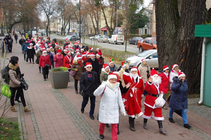 Parada Mikołajkowa turystów-seniorów SWUTW