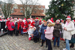 Parada Mikołajkowa turystów-seniorów SWUTW