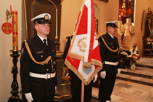 Sztandar 1 MPS z repliką Orderu Virtuti Militari
