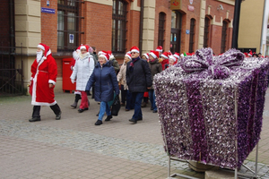 Parada Mikołajkowa turystów-seniorów SWUTW