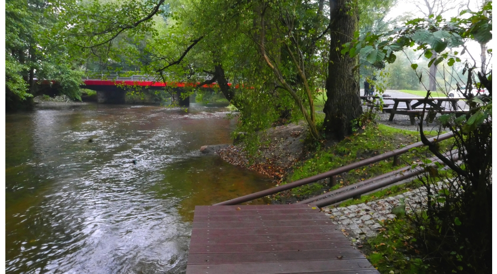Przystań kajakowa na rzece Redzie