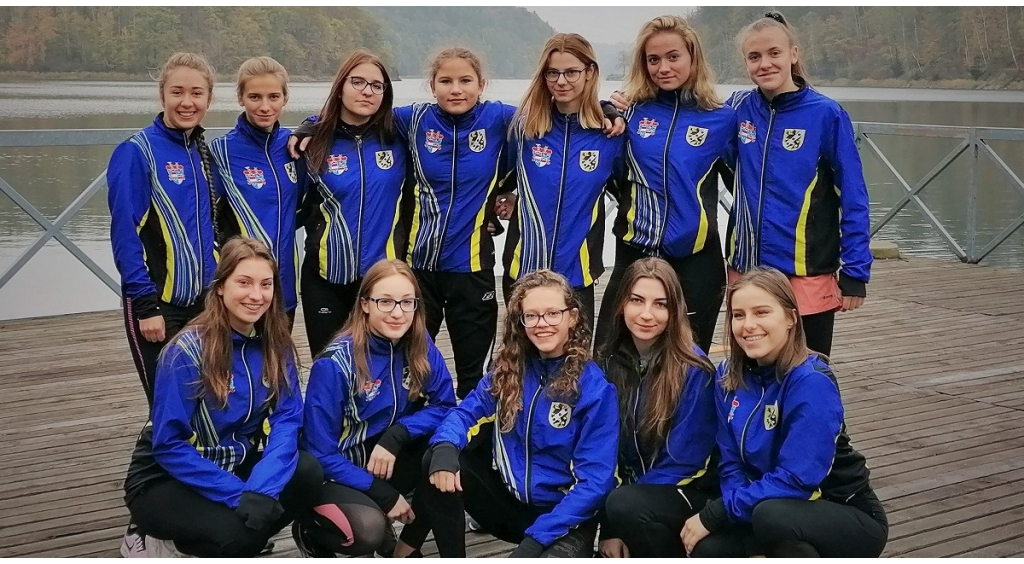 Uczennice z Samochodówki” szóste w finale ogólnopolskim w sztafetowych biegach przełajowych