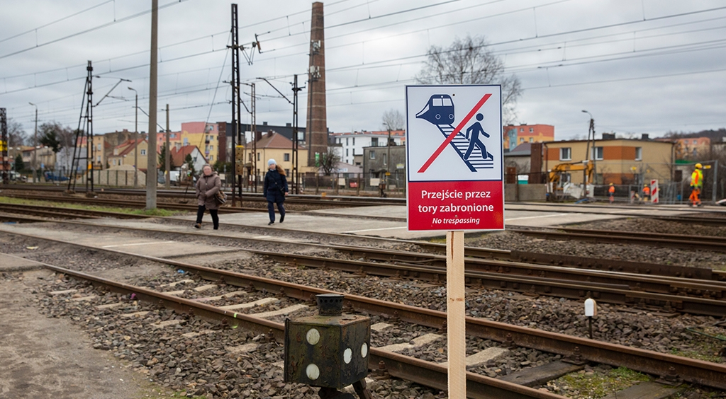 Nie  dla niebezpiecznego przechodzenia przez tory w rejonie Węzła Wejherowo (Kwiatowa)