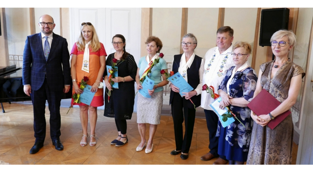 Mistrzynie haftu kaszubskiego zachwyciły jurorów