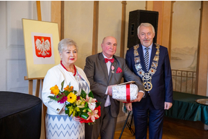 Małżonkowie-Jubilaci uhonorowani medalami