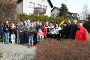 Kwiaty na rondzie im. ks. Hilarego Jastaka