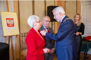 Małżonkowie-Jubilaci uhonorowani medalami