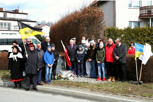 Kwiaty na rondzie im. ks. Hilarego Jastaka