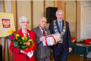 Małżonkowie-Jubilaci uhonorowani medalami