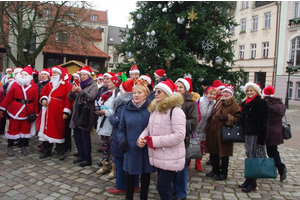 Parada Mikołajkowa turystów-seniorów SWUTW