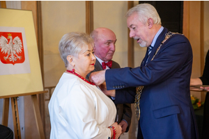 Małżonkowie-Jubilaci uhonorowani medalami