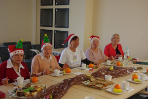 Parada Mikołajkowa turystów-seniorów SWUTW