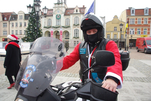 Parada Mikołajkowa turystów-seniorów SWUTW