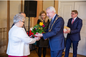 Małżonkowie-Jubilaci uhonorowani medalami