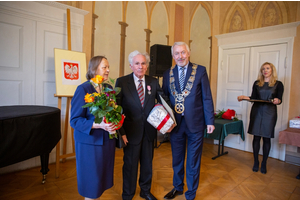 Małżonkowie-Jubilaci uhonorowani medalami