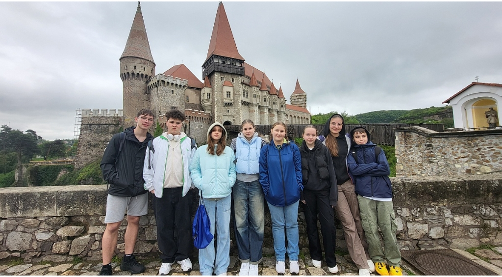 Edukacyjna podróż z „dziewiątki” do Rumunii