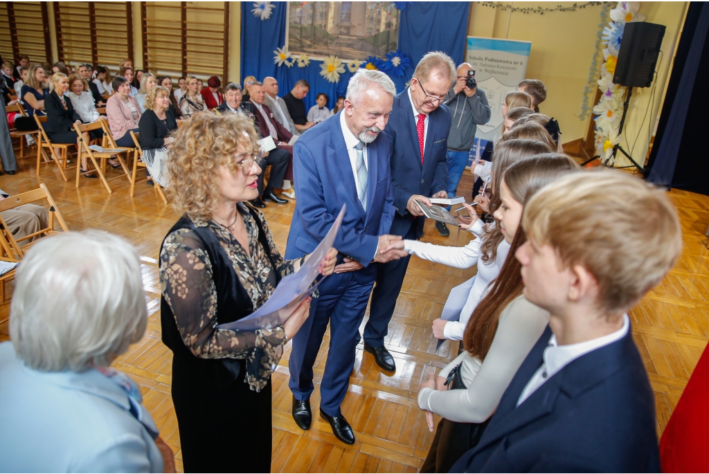 Uroczyste wręczenie stypendiów im. kpt. Antoniego Kasztelana w SP nr 6 w Wejherowie