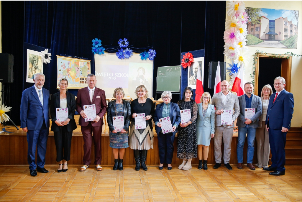 Uroczyste wręczenie stypendiów im. kpt. Antoniego Kasztelana w SP nr 6 w Wejherowie
