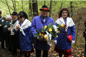 Kwiaty na mogile burmistrza Teodora Bolduana