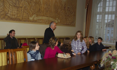 Wizyta w ratuszu młodzieży hiszpańskiej goszczącej w Społecznej Szkole nr 1, 25-11-2009