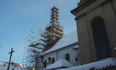 Montaż kopuły na wieży kolegiaty - 07.01.2011