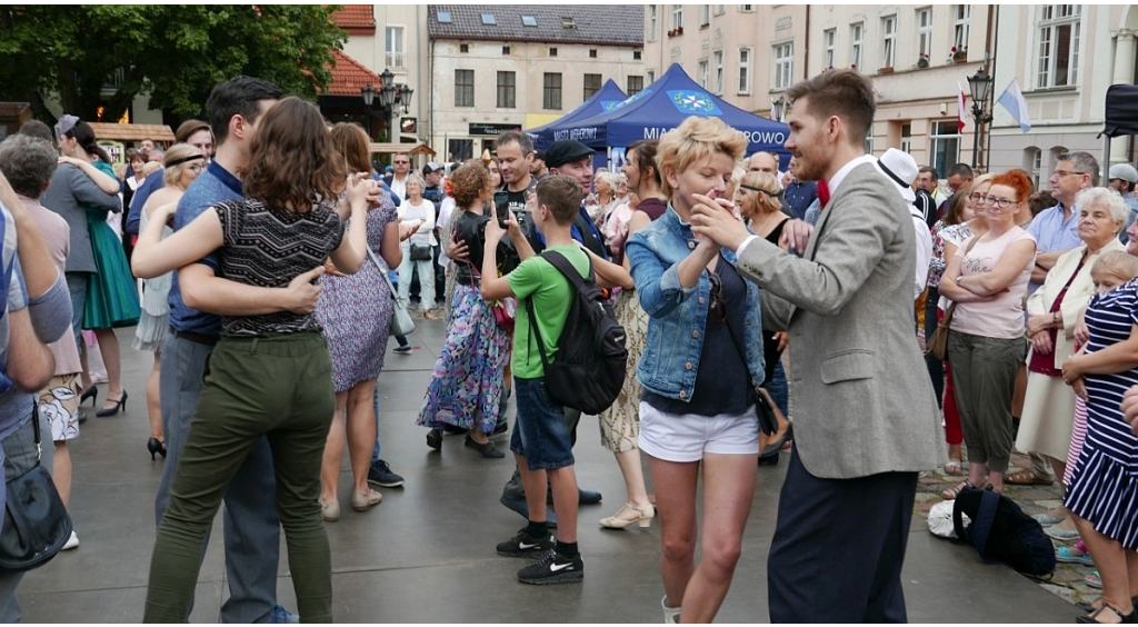  Potańcówka miejska przyciągnęła tłumy wejherowian i turystów