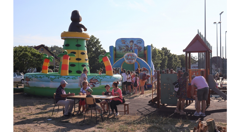 Rodzinne świętowanie rozpoczęcia lata na Osiedlu Sucharskiego 