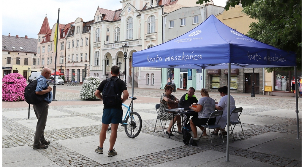 Dyżur na rynku Mobilnego Punktu Karty Mieszkańca