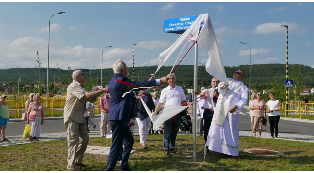 Odsłonięcie nazwy nowego ronda na Śmiechowie