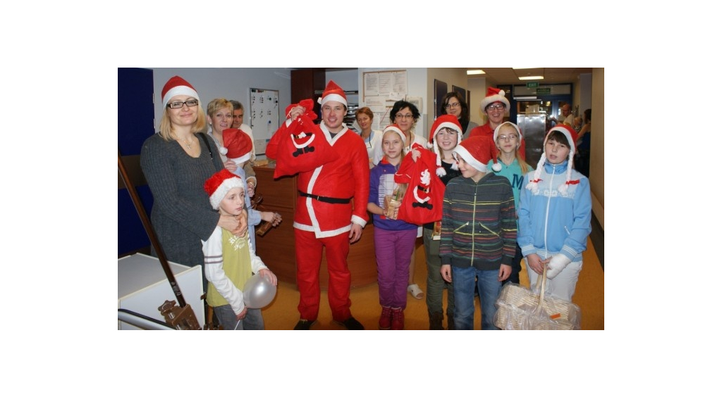 Święty Mikołaj w szpitalu - Dzieci życzą dzieciom