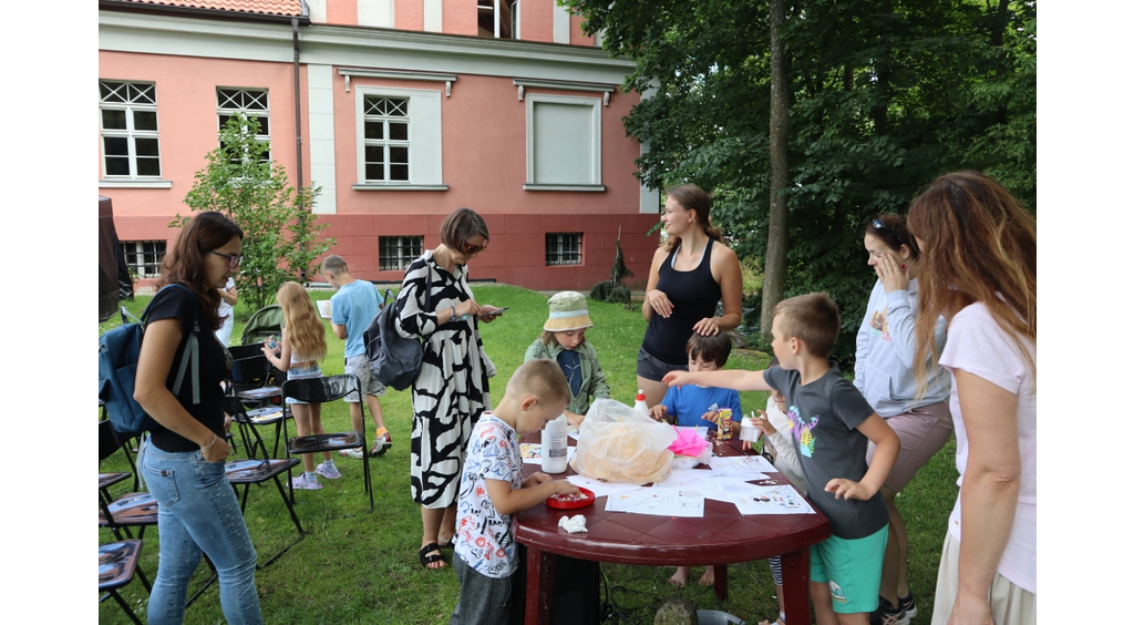 Teatrzyk i prace plastyczne w Parku Majkowskiego 