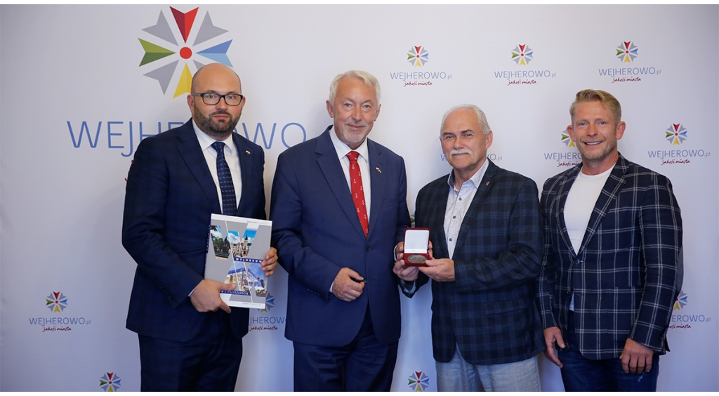 Pamiątkowy medal dla wieloletniego sędziego 