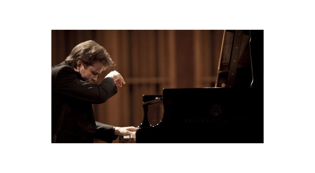 Znakomity recital pianistyczny Denisa Żdanowa