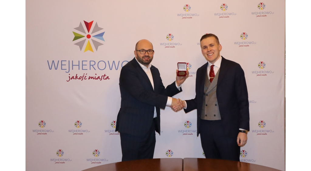 Medal dla mistrza szachowego Michała Kanarkiewicza