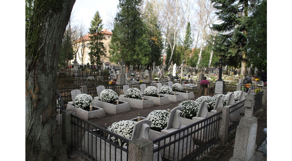 1 listopada - komunikacja miejska i zmiana organizacji ruchu w okolicach cmentarza