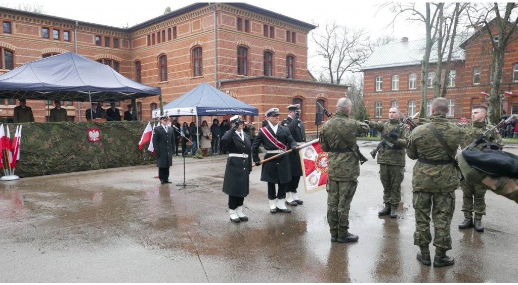 Przeszkoleni marynarze złożyli przysięgę wojskową