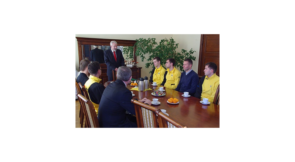 
Prezydent spotkał się z piłkarzami Gryfa Wejherowo

