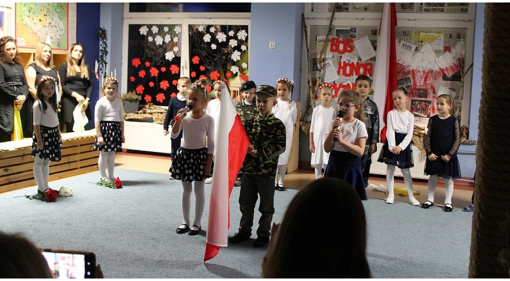 Przedszkolaki zaśpiewały pieśni patriotyczne