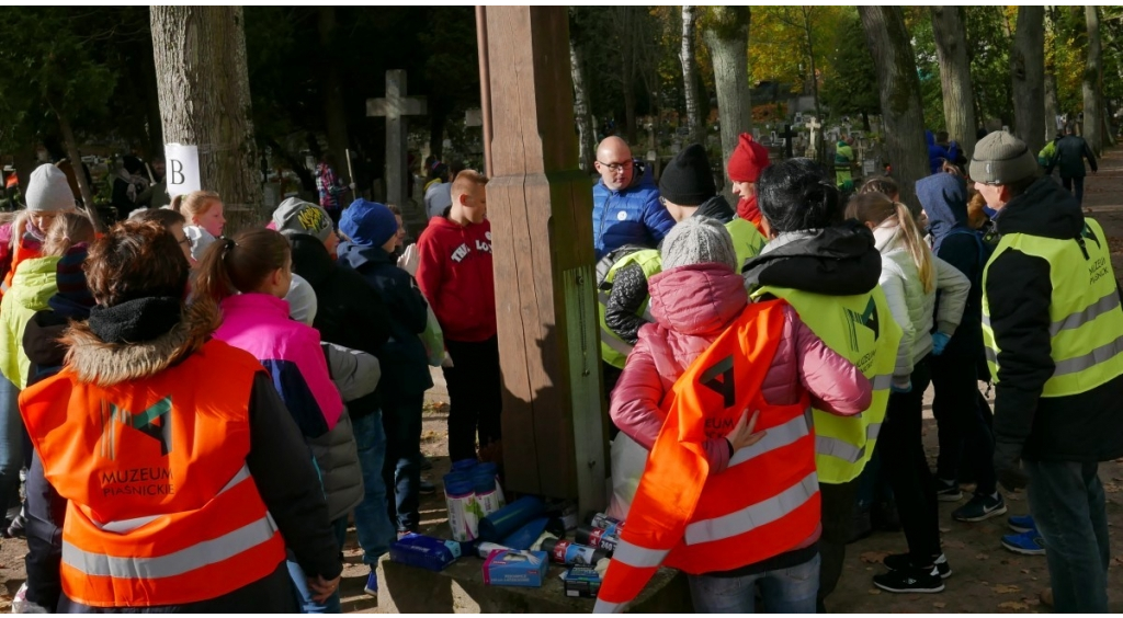 Trwa akcja „Nie pozwól pamięci zarastać trawą”