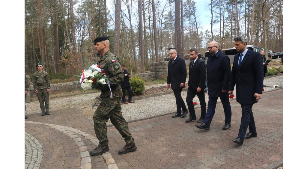 Uroczystości przed Pomnikiem Piaśnickim 
