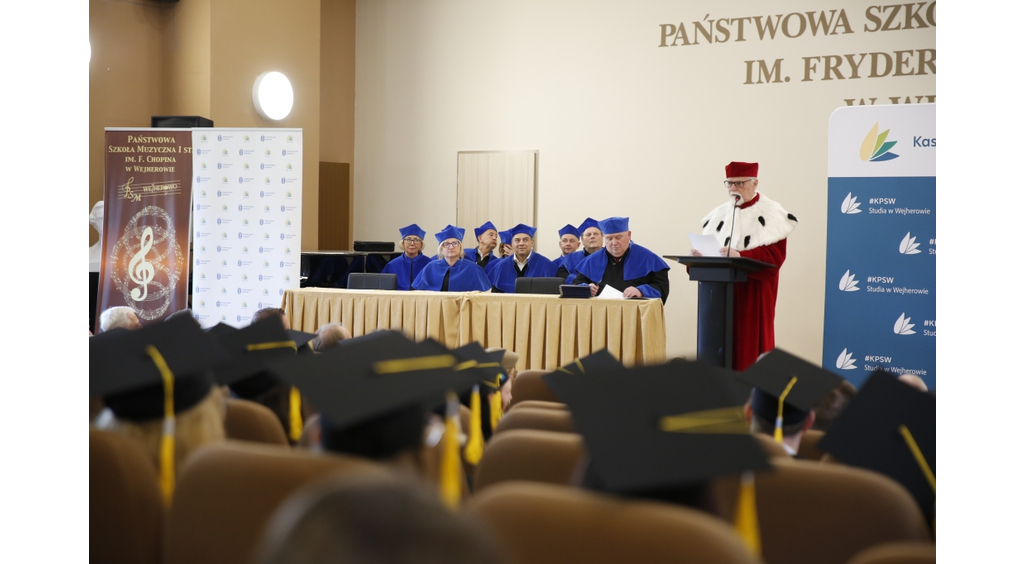Kolejni absolwenci KPSW